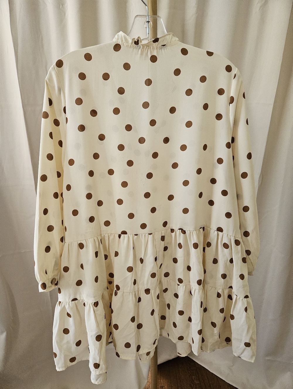 Entro Cream & Brown Polka Dot Oversized Ruffle Blouse Size L - Picture 5 of 6